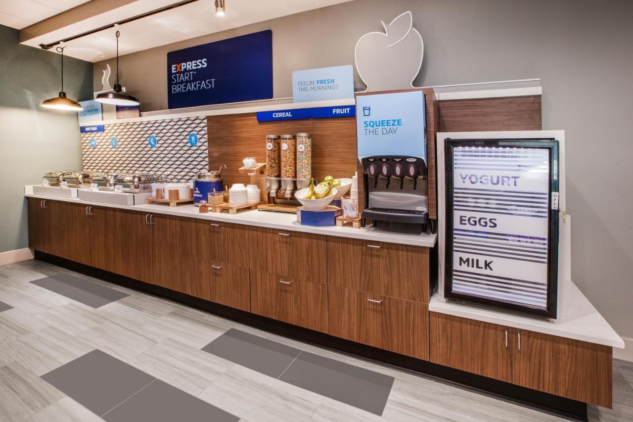 Holiday Inn Express Frazer - Malvern By Ihg Exterior foto
